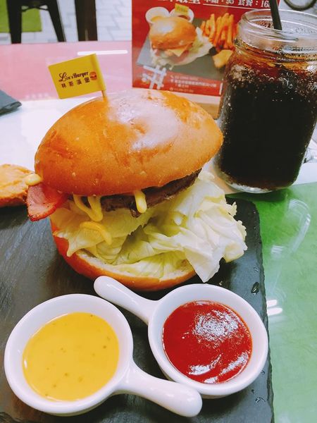 35799337_2225509717465201_7489219093480865792_n