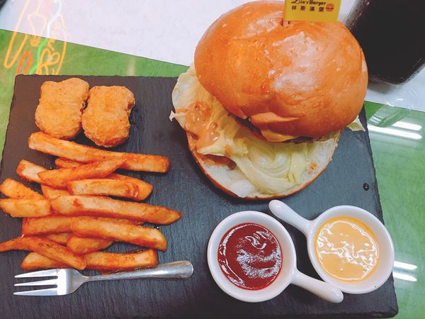 35703235_2225509317465241_800597108158627840_n