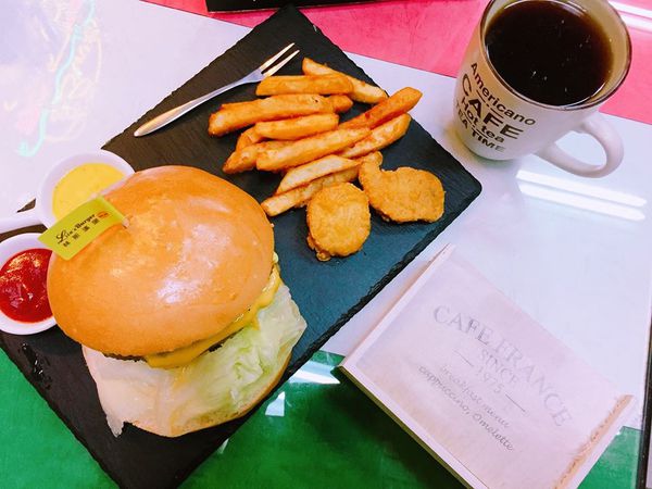 35807861_2225509930798513_3397043656228601856_n