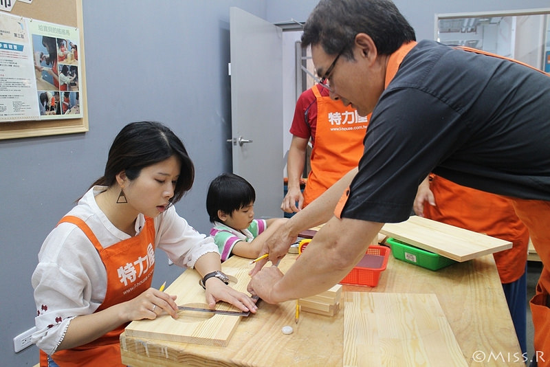 特力屋手創空間 特力屋台中西屯 特力屋DIY 特力屋木工體驗 木工手作教學 親子DIY 特力屋寵物餐桌 寵物餐桌自製23