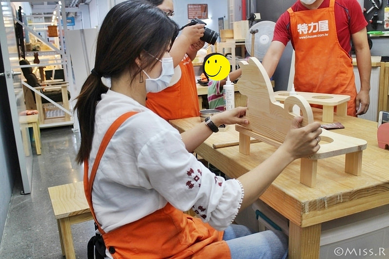 特力屋手創空間 特力屋台中西屯 特力屋DIY 特力屋木工體驗 木工手作教學 親子DIY 特力屋寵物餐桌 寵物餐桌自製12
