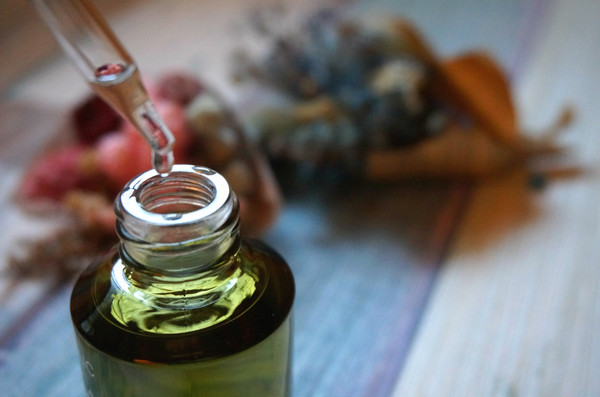 佐登妮絲：【保養】佐登妮絲苦杏仁酸 / 精華液，在家也能溫和讓角質更新