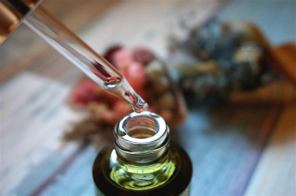 佐登妮絲：【保養】佐登妮絲苦杏仁酸 / 精華液，在家也能溫和讓角質更新