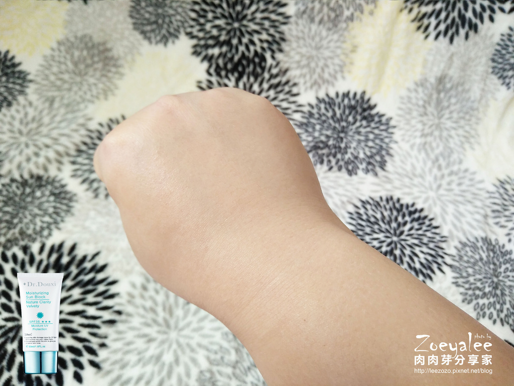 dr.douxi_SPF35水漾隔離霜手部介紹照 (1).jpg