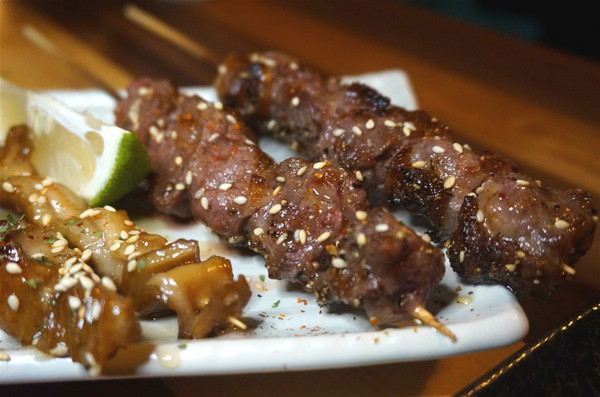 來吧BAR：【食記】台北信義區，國父紀念館站。下班後聚餐小酌的好選擇，創意滿點的串燒居酒屋【來吧】