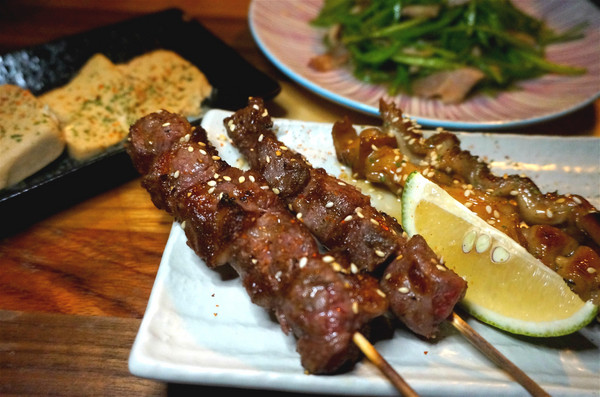 來吧BAR：【食記】台北信義區，國父紀念館站。下班後聚餐小酌的好選擇，創意滿點的串燒居酒屋【來吧】