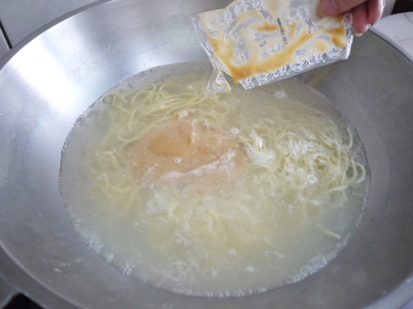 點線麵 單純不簡單 簡單做好麵：『點線麵』冷凍快速麵