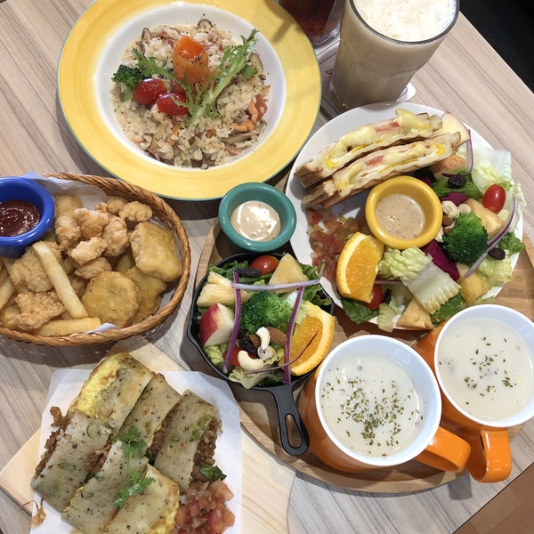 双黃手作料理：【食記。台中】双黃手作料理，晚鳥也能吃得到的平價早午餐！