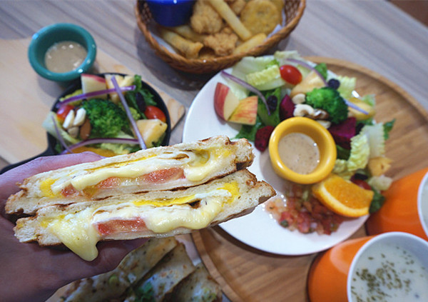 双黃手作料理：【食記。台中】双黃手作料理，晚鳥也能吃得到的平價早午餐！