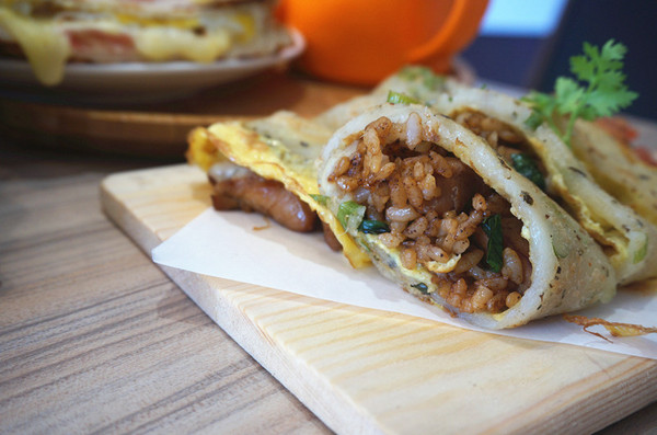 双黃手作料理：【食記。台中】双黃手作料理，晚鳥也能吃得到的平價早午餐！