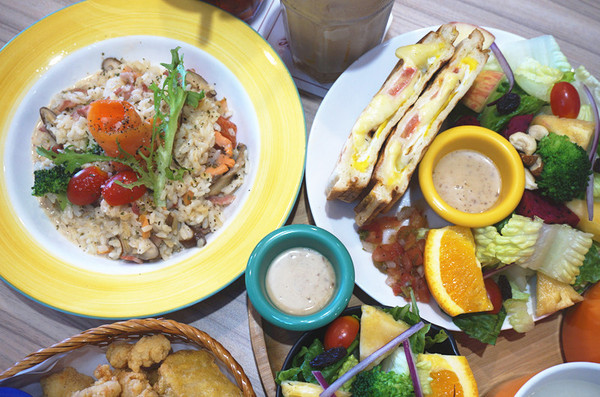 双黃手作料理：【食記。台中】双黃手作料理，晚鳥也能吃得到的平價早午餐！