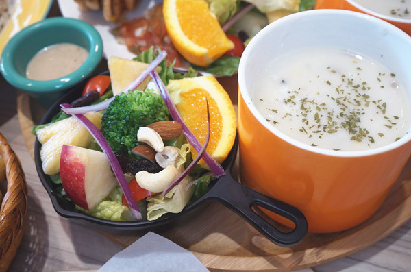 双黃手作料理：【食記。台中】双黃手作料理，晚鳥也能吃得到的平價早午餐！