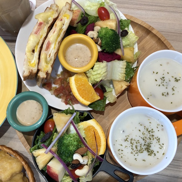 双黃手作料理：【食記。台中】双黃手作料理，晚鳥也能吃得到的平價早午餐！