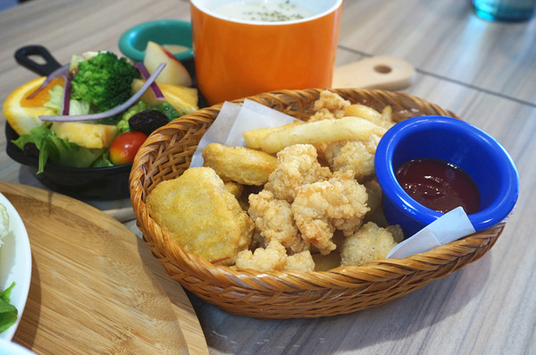 双黃手作料理：【食記。台中】双黃手作料理，晚鳥也能吃得到的平價早午餐！