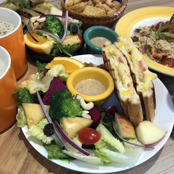 双黃手作料理：【食記。台中】双黃手作料理，晚鳥也能吃得到的平價早午餐！