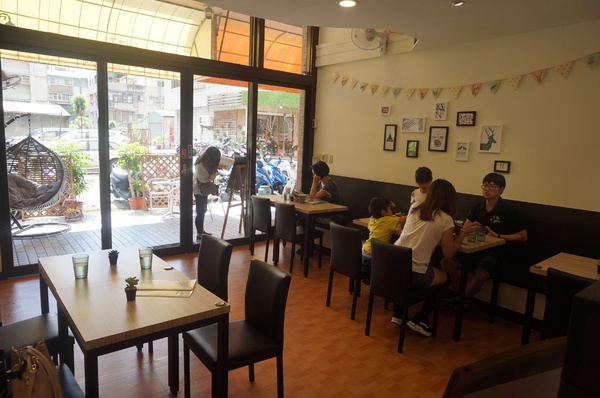 双黃手作料理：【食記。台中】双黃手作料理，晚鳥也能吃得到的平價早午餐！