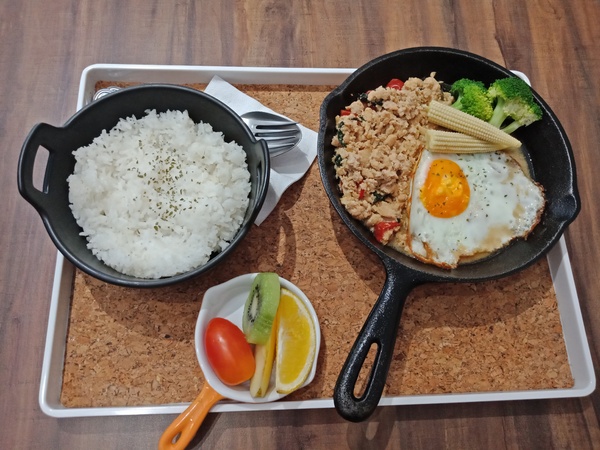 çé²éçæ´»Luluyelife CafÃ©ï¼çé²éçæ´» LULUYELIFE CAFÃ - è¼é£ä¸åè¶ä¿¡ç¾©å®åç«éé¤é¤å»³ãå°åå¤ç´ä½ç½®