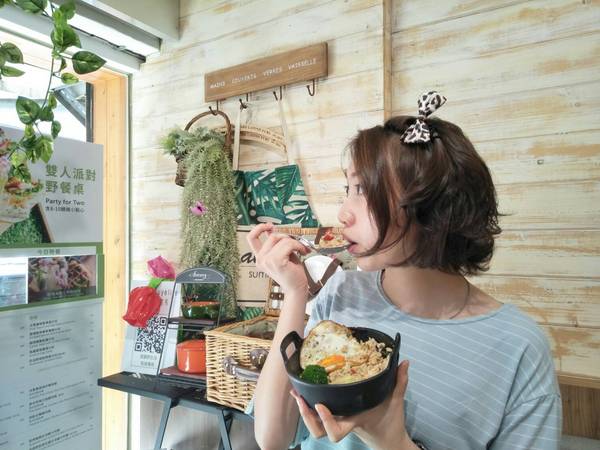 çé²éçæ´»Luluyelife CafÃ©ï¼çé²éçæ´» LULUYELIFE CAFÃ - è¼é£ä¸åè¶ä¿¡ç¾©å®åç«éé¤é¤å»³ãå°åå¤ç´ä½ç½®