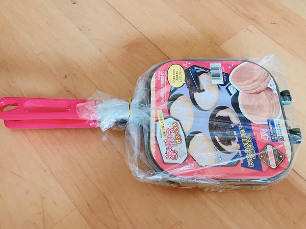 【開箱】自製鬆餅超簡單!日本珍珠金屬不沾雙面車輪餅烤盤。瓦斯爐即可操作的造型模具烤盤。在家就能輕鬆品嚐夜市小點心。輕巧不沾使用方便還能親子同樂DIY - 車輪餅不沾雙面烤盤(銀灰色)