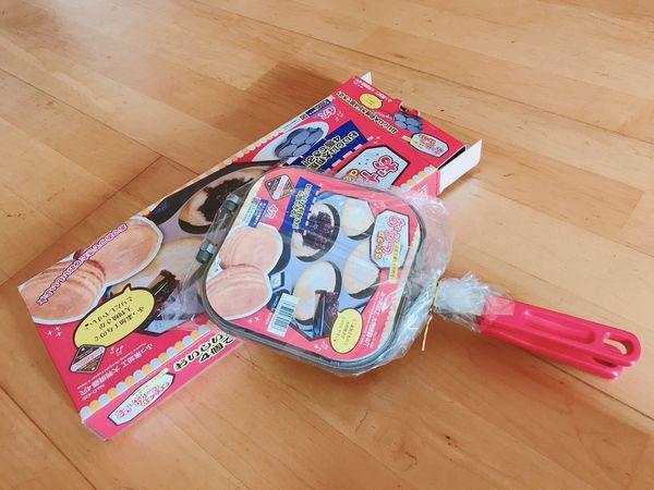 【開箱】自製鬆餅超簡單!日本珍珠金屬不沾雙面車輪餅烤盤。瓦斯爐即可操作的造型模具烤盤。在家就能輕鬆品嚐夜市小點心。輕巧不沾使用方便還能親子同樂DIY - 車輪餅不沾雙面烤盤(銀灰色)