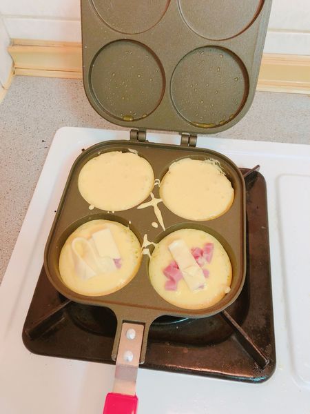 【開箱】自製鬆餅超簡單!日本珍珠金屬不沾雙面車輪餅烤盤。瓦斯爐即可操作的造型模具烤盤。在家就能輕鬆品嚐夜市小點心。輕巧不沾使用方便還能親子同樂DIY - 車輪餅不沾雙面烤盤(銀灰色)