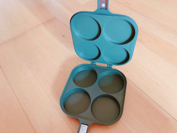 【開箱】自製鬆餅超簡單!日本珍珠金屬不沾雙面車輪餅烤盤。瓦斯爐即可操作的造型模具烤盤。在家就能輕鬆品嚐夜市小點心。輕巧不沾使用方便還能親子同樂DIY - 車輪餅不沾雙面烤盤(銀灰色)