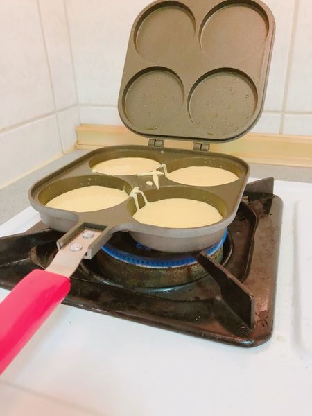 【開箱】自製鬆餅超簡單!日本珍珠金屬不沾雙面車輪餅烤盤。瓦斯爐即可操作的造型模具烤盤。在家就能輕鬆品嚐夜市小點心。輕巧不沾使用方便還能親子同樂DIY - 車輪餅不沾雙面烤盤(銀灰色)