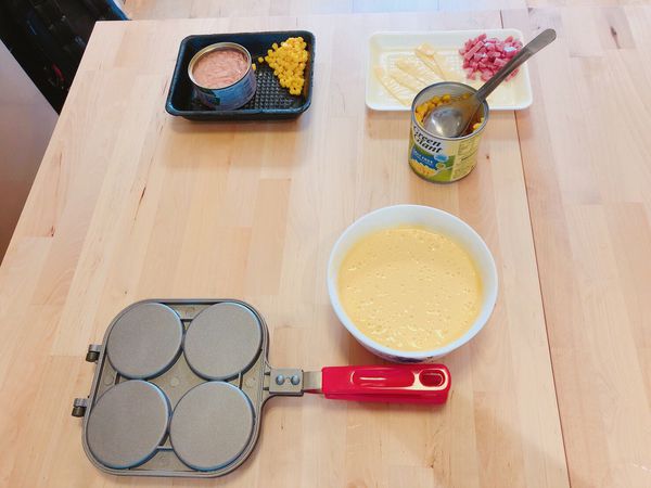 【開箱】自製鬆餅超簡單!日本珍珠金屬不沾雙面車輪餅烤盤。瓦斯爐即可操作的造型模具烤盤。在家就能輕鬆品嚐夜市小點心。輕巧不沾使用方便還能親子同樂DIY - 車輪餅不沾雙面烤盤(銀灰色)