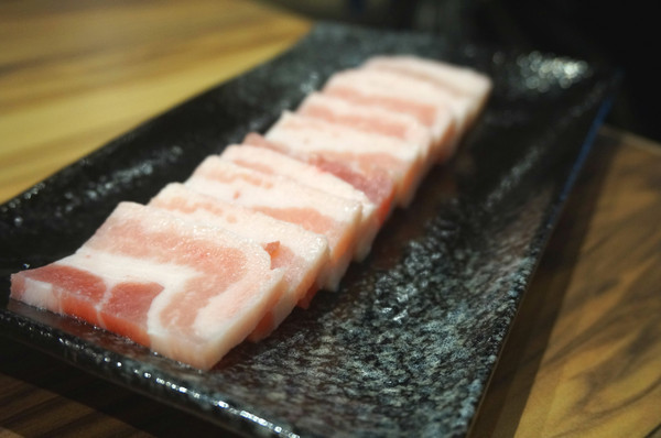 爸爸笑特色燒肉：【食記】台北東區優質燒肉「爸爸笑特色燒肉」夜裏的聚餐好去處