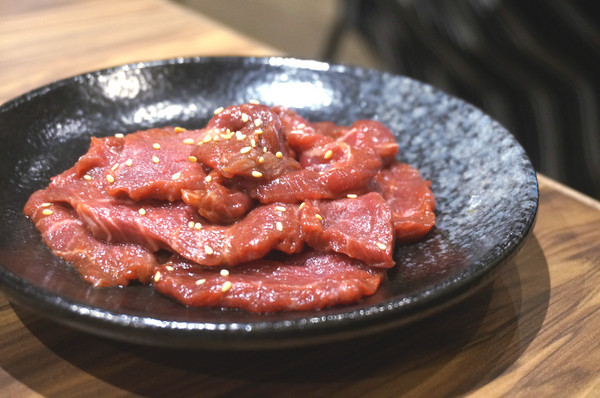 爸爸笑特色燒肉：【食記】台北東區優質燒肉「爸爸笑特色燒肉」夜裏的聚餐好去處