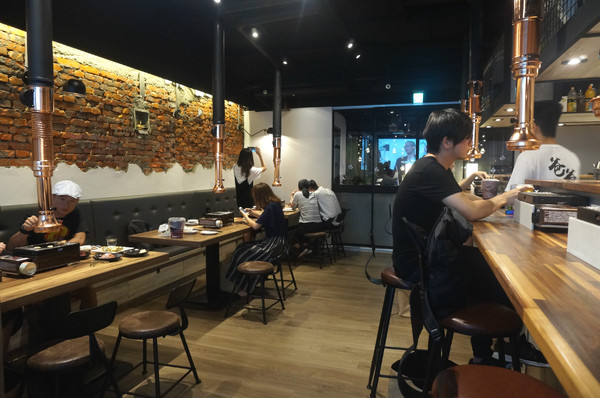 爸爸笑特色燒肉：【食記】台北東區優質燒肉「爸爸笑特色燒肉」夜裏的聚餐好去處