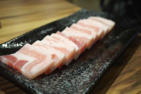 爸爸笑特色燒肉：【食記】台北東區優質燒肉「爸爸笑特色燒肉」夜裏的聚餐好去處