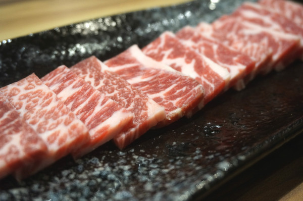 爸爸笑特色燒肉：【食記】台北東區優質燒肉「爸爸笑特色燒肉」夜裏的聚餐好去處