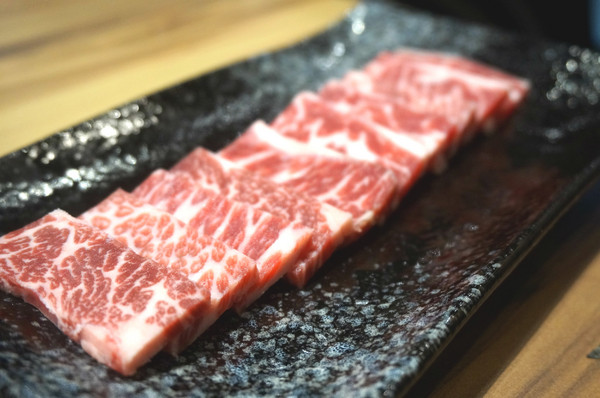 爸爸笑特色燒肉：【食記】台北東區優質燒肉「爸爸笑特色燒肉」夜裏的聚餐好去處