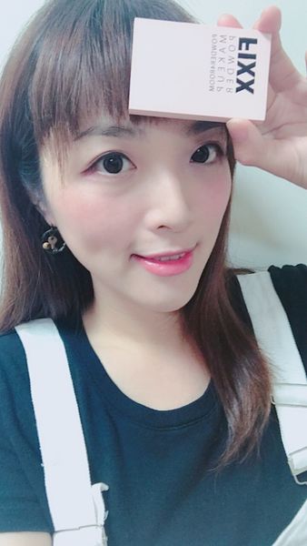 【彩妝】控油蜜粉餅搭配定妝噴霧打造完美妝容不脫妝！約會必備有效吸油持妝。一整天維持清透妝感 - SO NATURAL FIXX全天候超完美定妝噴霧＆FIXX持久控油定妝蜜粉餅