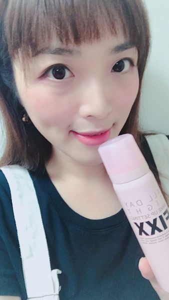 【彩妝】控油蜜粉餅搭配定妝噴霧打造完美妝容不脫妝！約會必備有效吸油持妝。一整天維持清透妝感 - SO NATURAL FIXX全天候超完美定妝噴霧＆FIXX持久控油定妝蜜粉餅