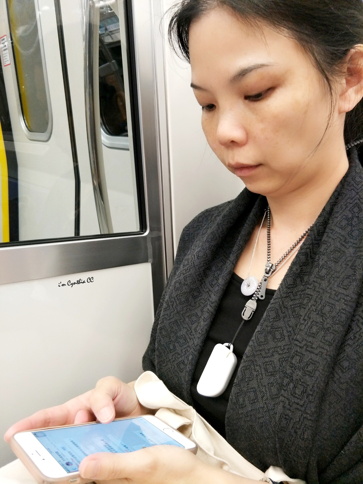 舒緩情緒幫助睡眠的身心穿戴裝置Mood Booster心和鍊