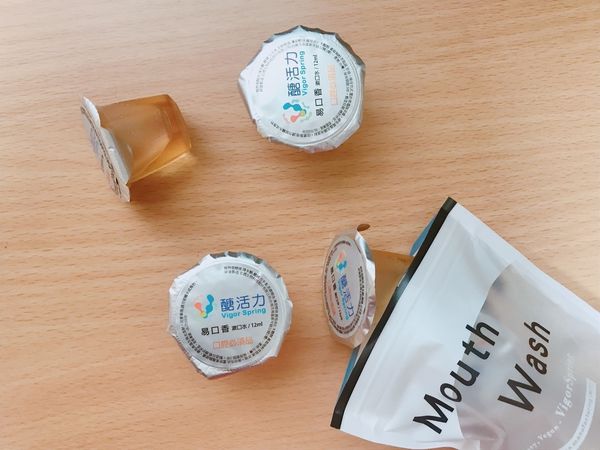 【開箱】約會 / 開會一定要有的隨身漱口水＆超方便口腔噴霧。搭配無酒精漱口水養成潔牙好習慣維護牙齒健康－醣活力天然酵素牙膏