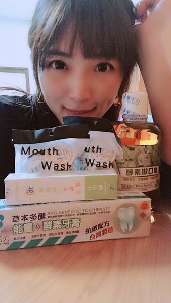 【開箱】約會 / 開會一定要有的隨身漱口水＆超方便口腔噴霧。搭配無酒精漱口水養成潔牙好習慣維護牙齒健康－醣活力天然酵素牙膏