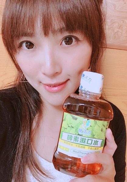 【開箱】約會 / 開會一定要有的隨身漱口水＆超方便口腔噴霧。搭配無酒精漱口水養成潔牙好習慣維護牙齒健康－醣活力天然酵素牙膏