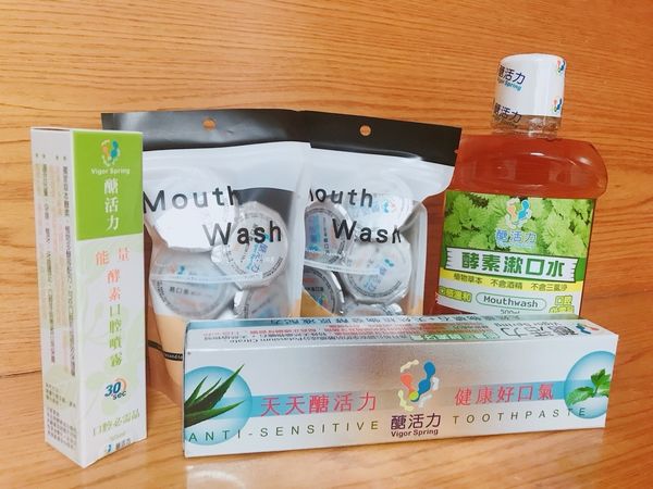 【開箱】約會 / 開會一定要有的隨身漱口水＆超方便口腔噴霧。搭配無酒精漱口水養成潔牙好習慣維護牙齒健康－醣活力天然酵素牙膏