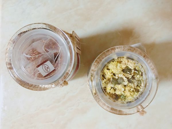 【開箱】聽說喝茶也能幫助睡眠？睡前來一杯嚴選台灣花茶讓身心沉澱。清香好喝的睡前放鬆茶－曼寧Magnet台灣杭菊茶＆多穀紅藜茶