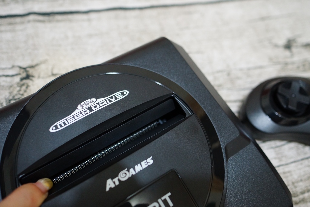 回味童年的 SEGA MD 復古遊戲機 無線控制器超好玩!地點不設限電視遊樂器 高畫質輸出6.JPG