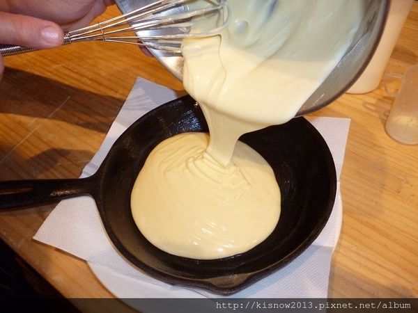 好時36-倒入麵糊.JPG