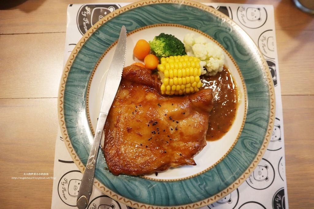 古今中外咖啡-淡大咖啡廳台北淡水餐廳推薦 簡餐下午茶  淡江大學美食 英專路美食推薦  二十年老店 淡大隱藏版美食20