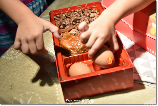 呷七碗油飯彌月蛋糕