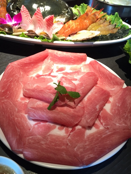 舞古賀鍋物專門店：[美食]舞古賀鍋物專門店-鄰近高雄鼓山巨蛋站，海鮮火鍋&amp;螃蟹和牛，超高CP值得再訪!