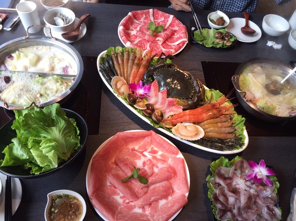 舞古賀鍋物專門店：[美食]舞古賀鍋物專門店-鄰近高雄鼓山巨蛋站，海鮮火鍋&amp;螃蟹和牛，超高CP值得再訪!