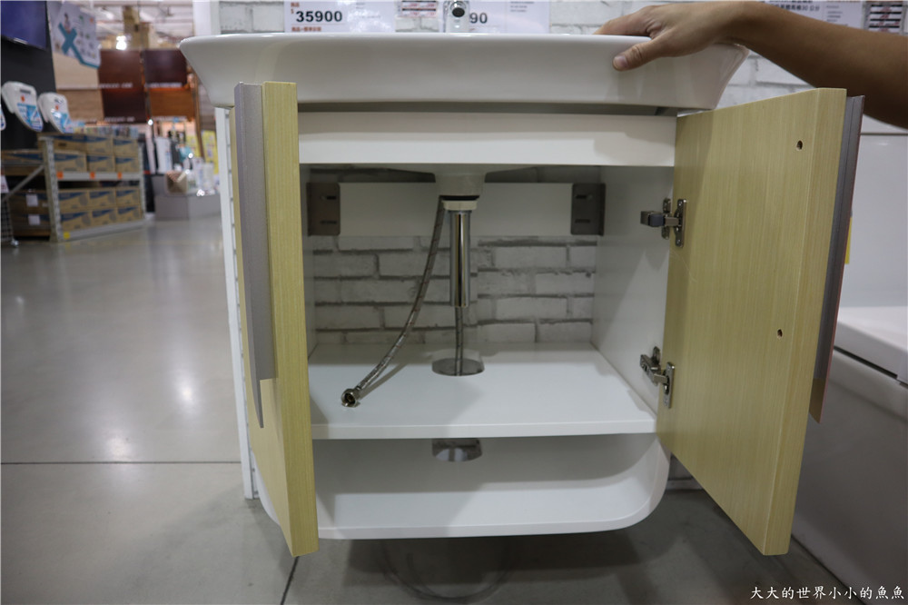 特力屋獨家代理 BRAVAT U型實木多層浴櫃  10