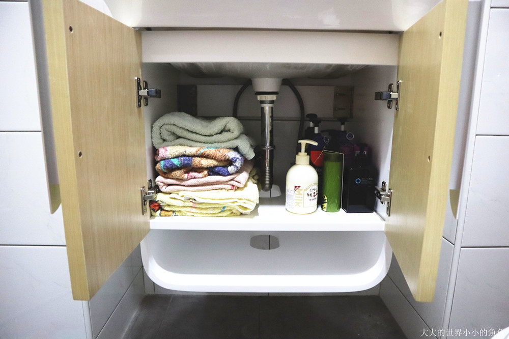 特力屋獨家代理 BRAVAT U型實木多層浴櫃  306